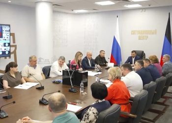 Глава ДНР провел оперативное совещание
