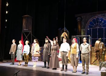 В Донецке состоялась премьера спектакля «Квадратура круга»