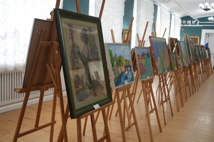Республиканские музеи пополнят экспозиции новыми картинами