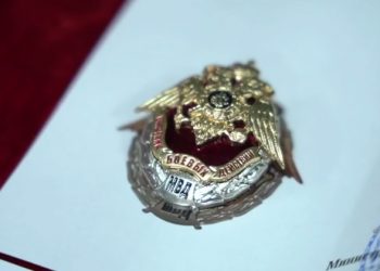 Сотрудникам временного отдела полиции «Великоновоселковский» вручены нагрудные знаки