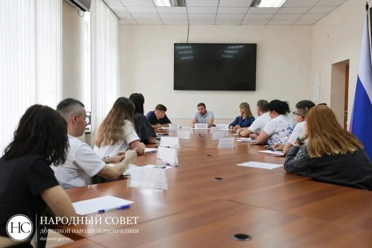 В Донецке обсудили подготовку к выборам депутатов в Госдуму