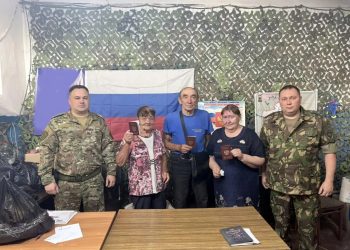 Полицейские помогают жителям освобожденных территорий стать полноправными гражданами России