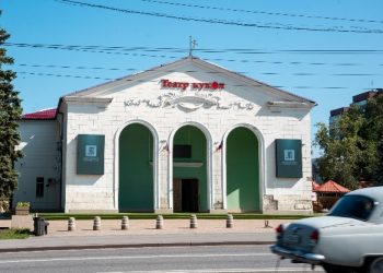 В Донецком театре кукол начат капитальный ремонт кровли