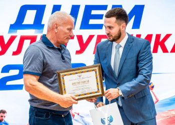 Наставникам юных спортсменов вручены грамоты
