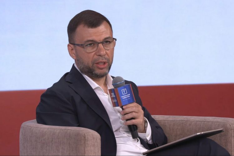 Для меня служение – это способность ежедневно принимать решения, исходя из интересов людей и государства – Денис Пушилин