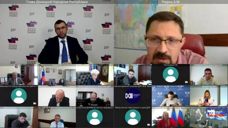 Глава ДНР провел оперативное совещание