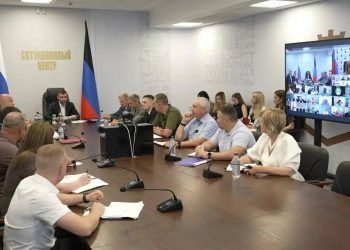 Глава ДНР провел оперативное совещание
