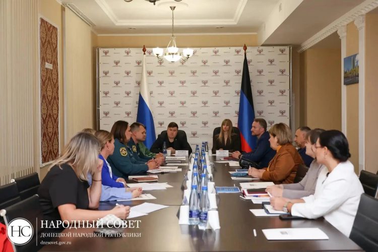 В ДНР обсудили развитие печатных СМИ